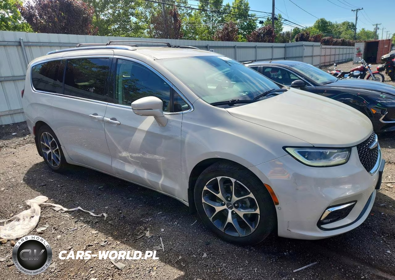 2021 Chrysler Pacifica Hybrid Touring L VIN:2C4RC1L74MR581060 - 4