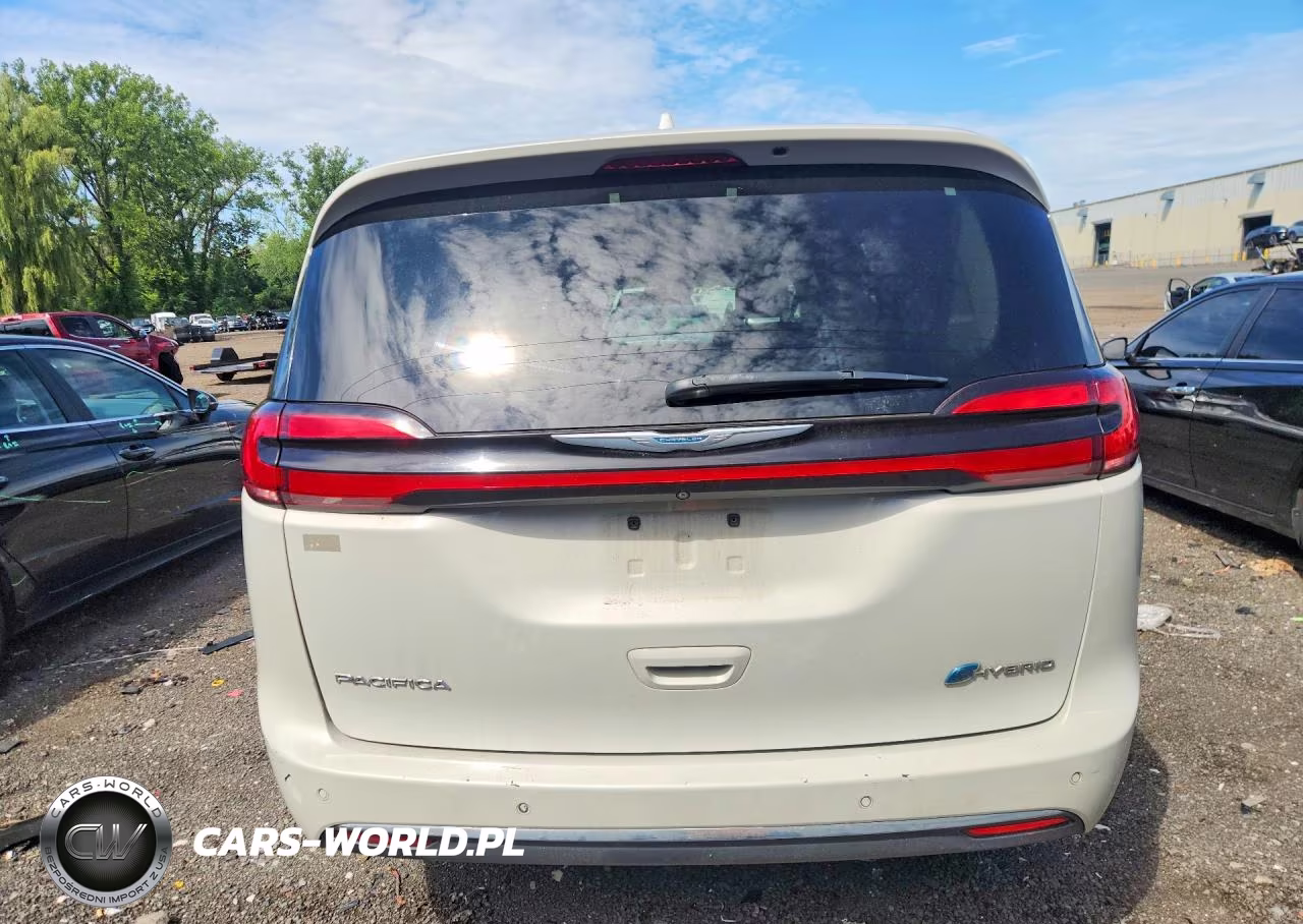 2021 Chrysler Pacifica Hybrid Touring L VIN:2C4RC1L74MR581060 - 6