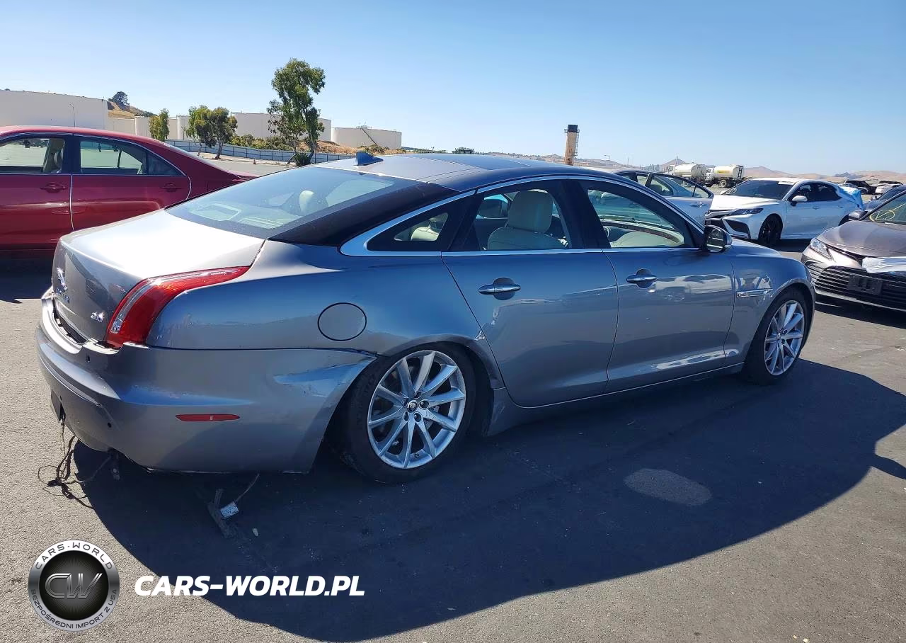 2013 Jaguar Xj VIN:SAJWA1C77D8V39505 - 3