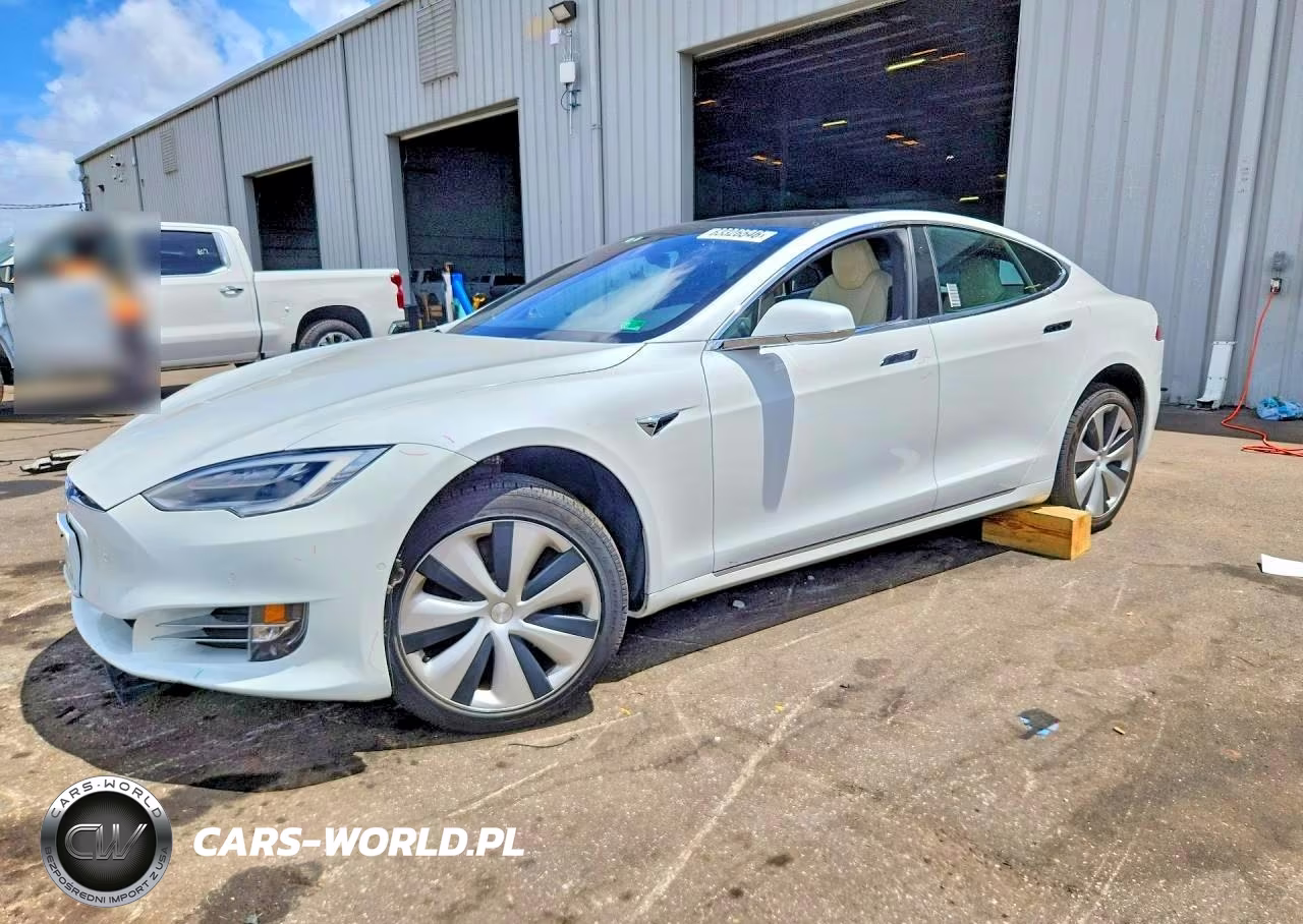 2020 Tesla Model S – zdjęcie 1 z 12