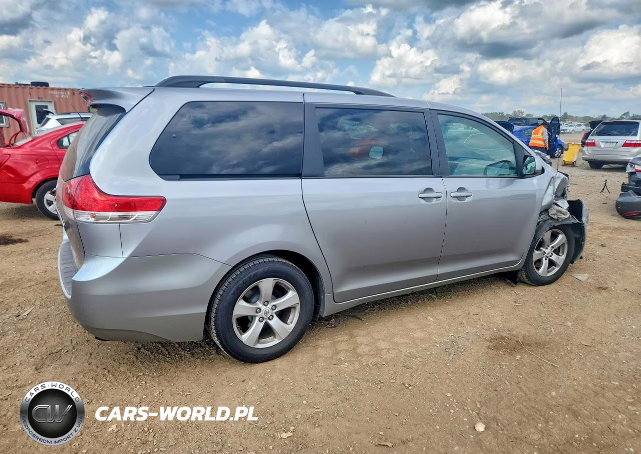 2011 Toyota Sienna Le VIN:5TDKK3DCXBS019129 - 3