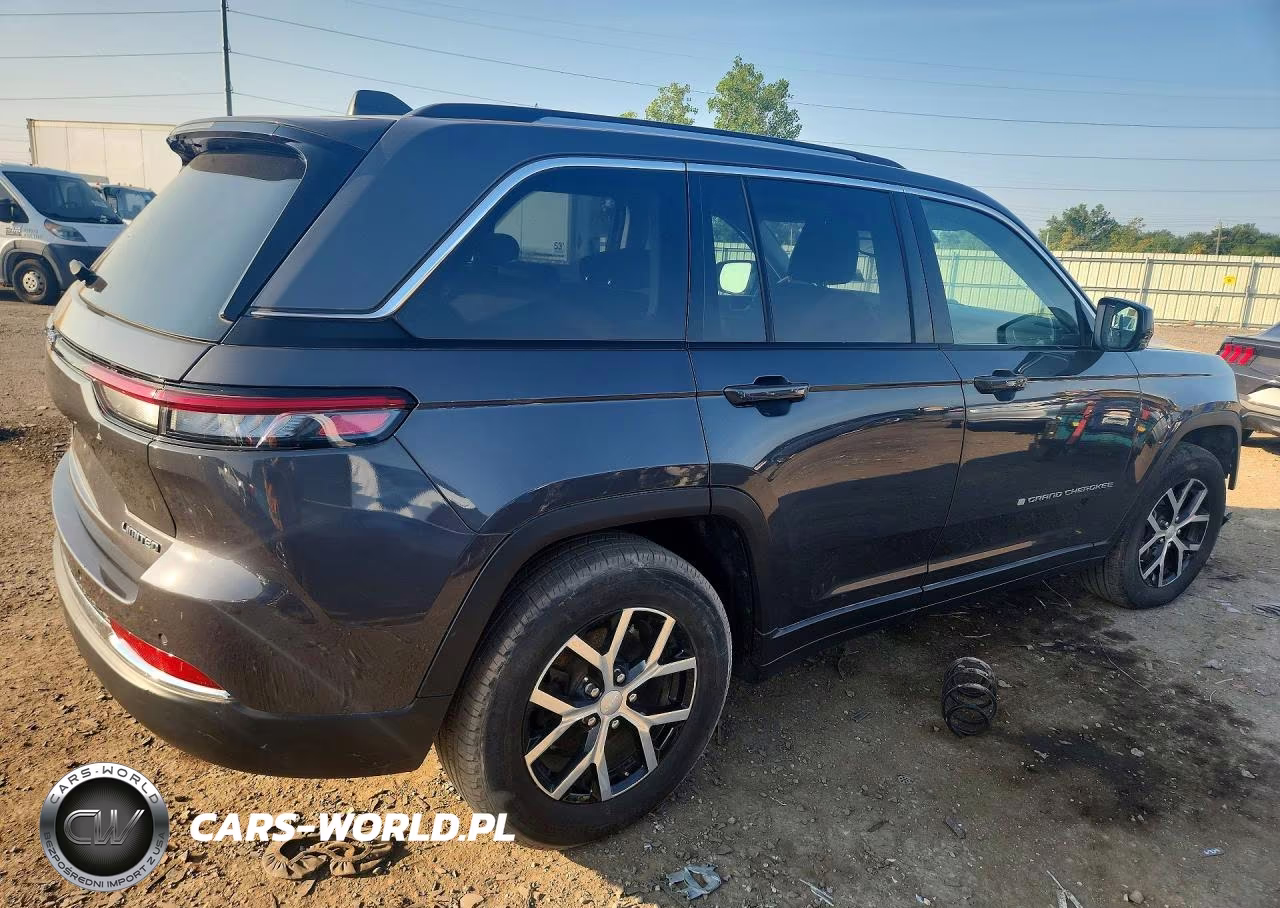 2023 Jeep Grand Cherokee Limited 4X4 VIN:1C4RJHBGXP8895599 - 3