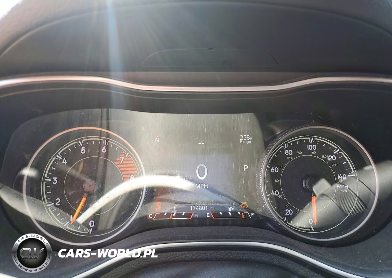 2019 Jeep Cherokee Trailhawk VIN:1C4PJMBX8KD139513 - 9