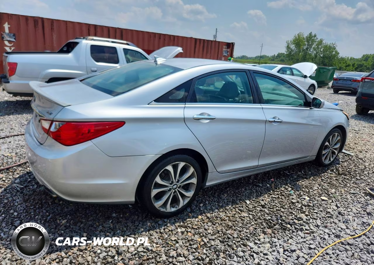 2013 Hyundai Sonata VIN:5NPEC4AB5DH748689 - 3
