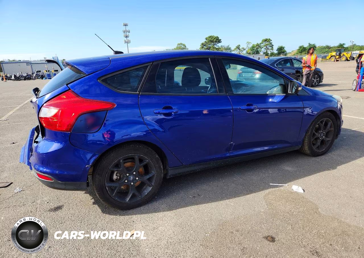2013 Ford Focus Se VIN:1FADP3K25DL266105 - 3
