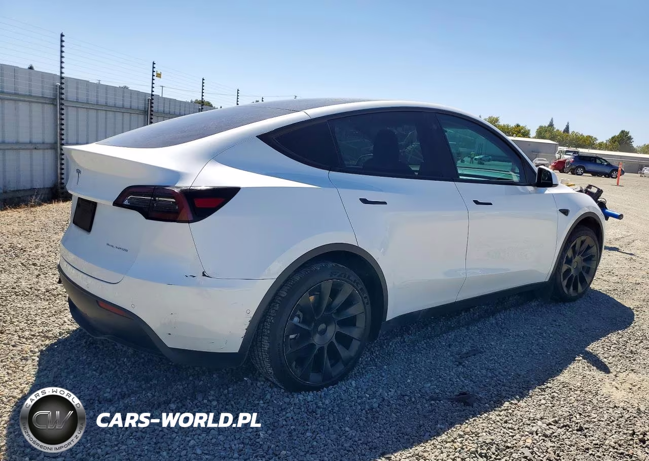 2021 Tesla Model Y VIN:5YJYGDEE1MF301653 - 3