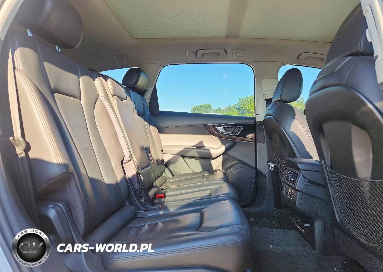 2017 Audi Q7 Premium Plus VIN:WA1LAAF78HD033458 - 11
