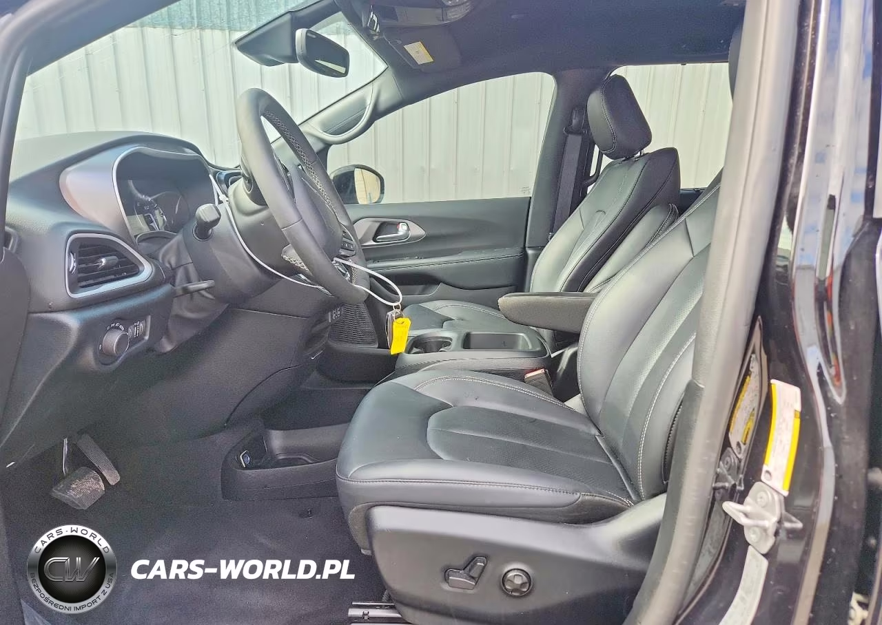2025 Chrysler Voyager Lx VIN:2C4RC1CG8SR583083 - 7