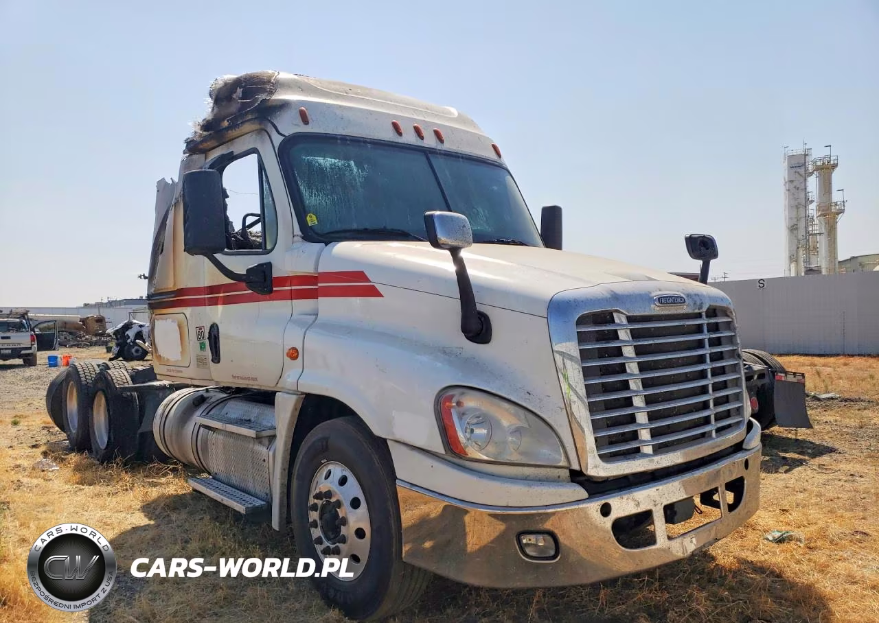 2018 Freightliner Cascadia 125" Sleeper Cab Semi Truck VIN:1FUJGLDV9JLKC7120 - 4