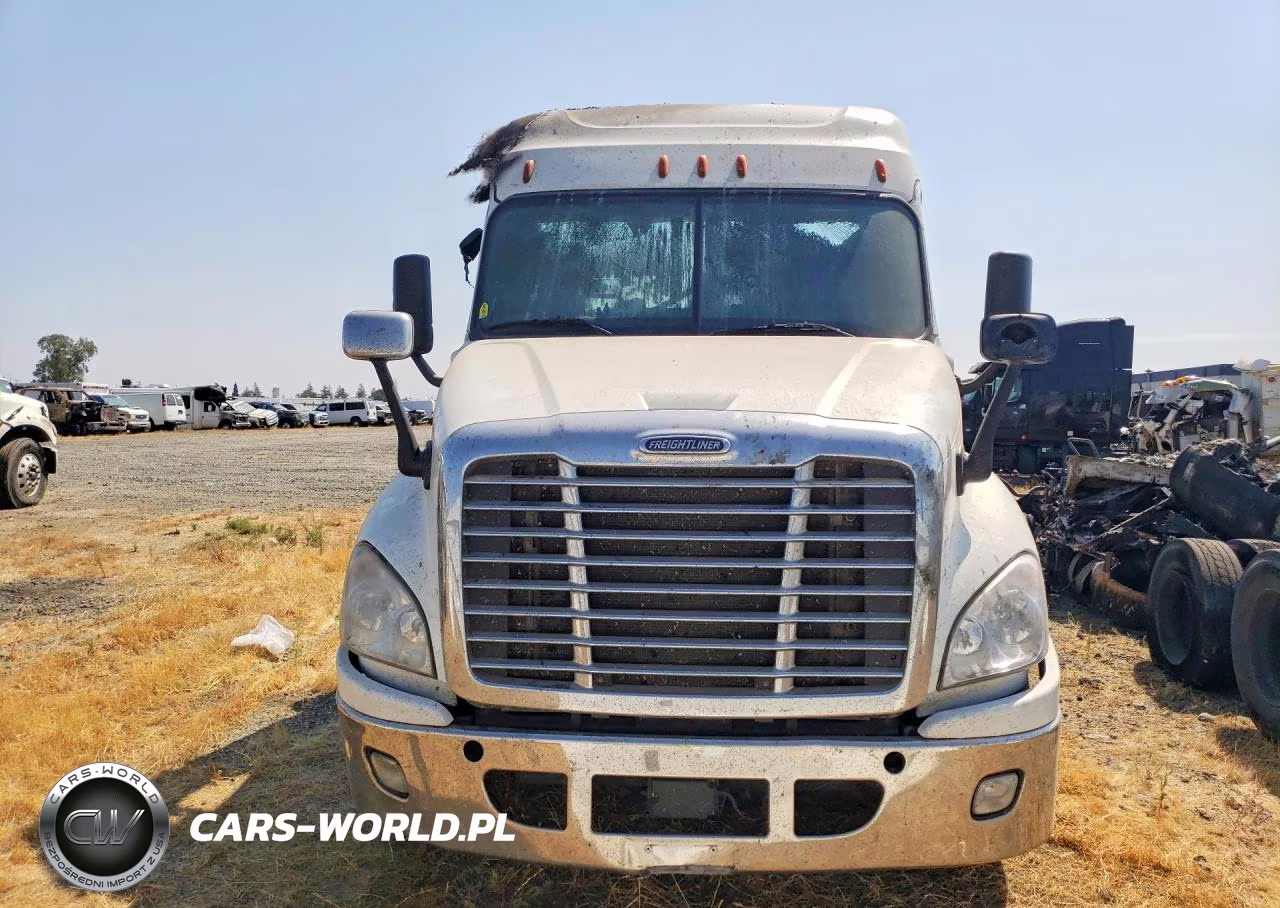 2018 Freightliner Cascadia 125" Sleeper Cab Semi Truck VIN:1FUJGLDV9JLKC7120 - 5
