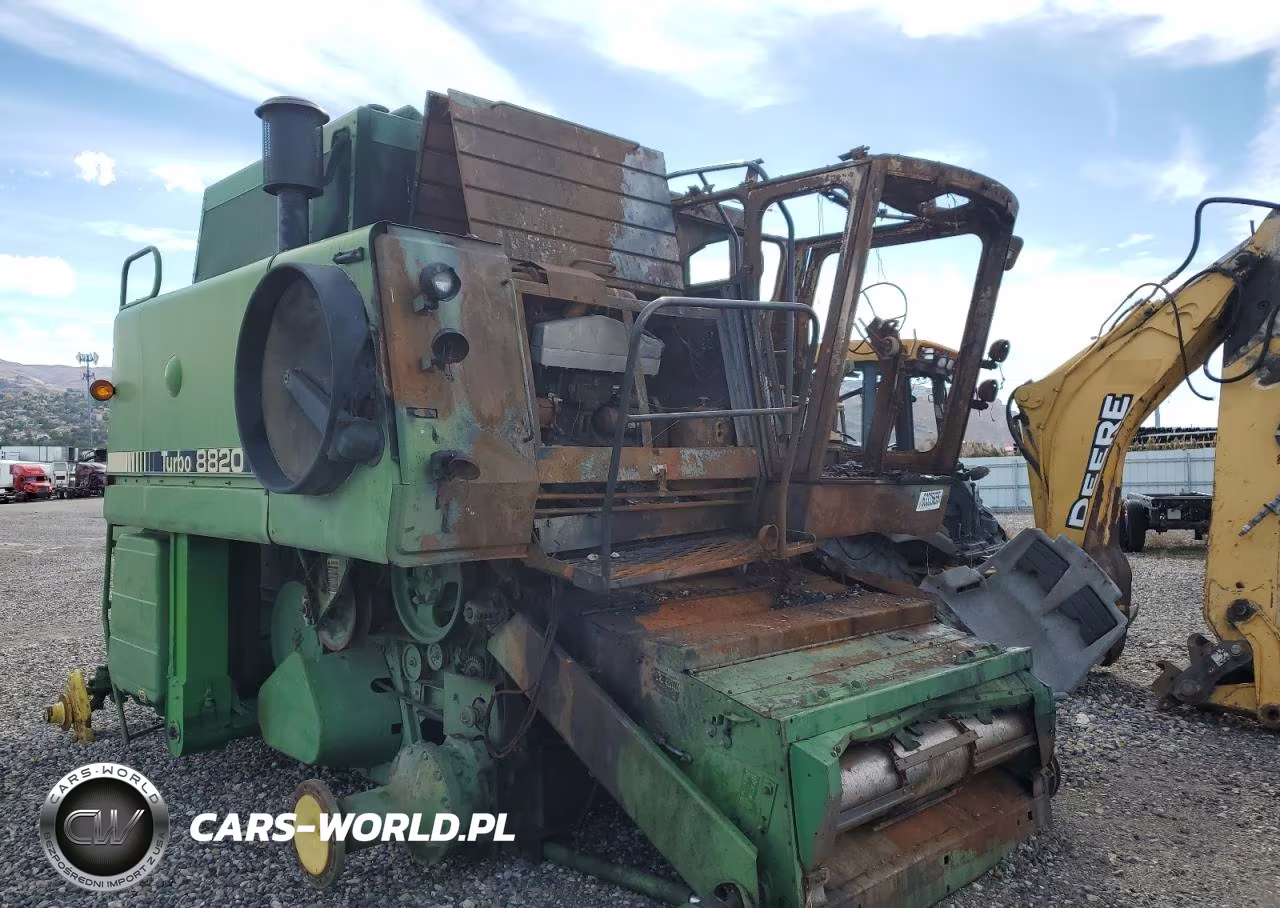 1986 John Deere 8820 Turbo Combine