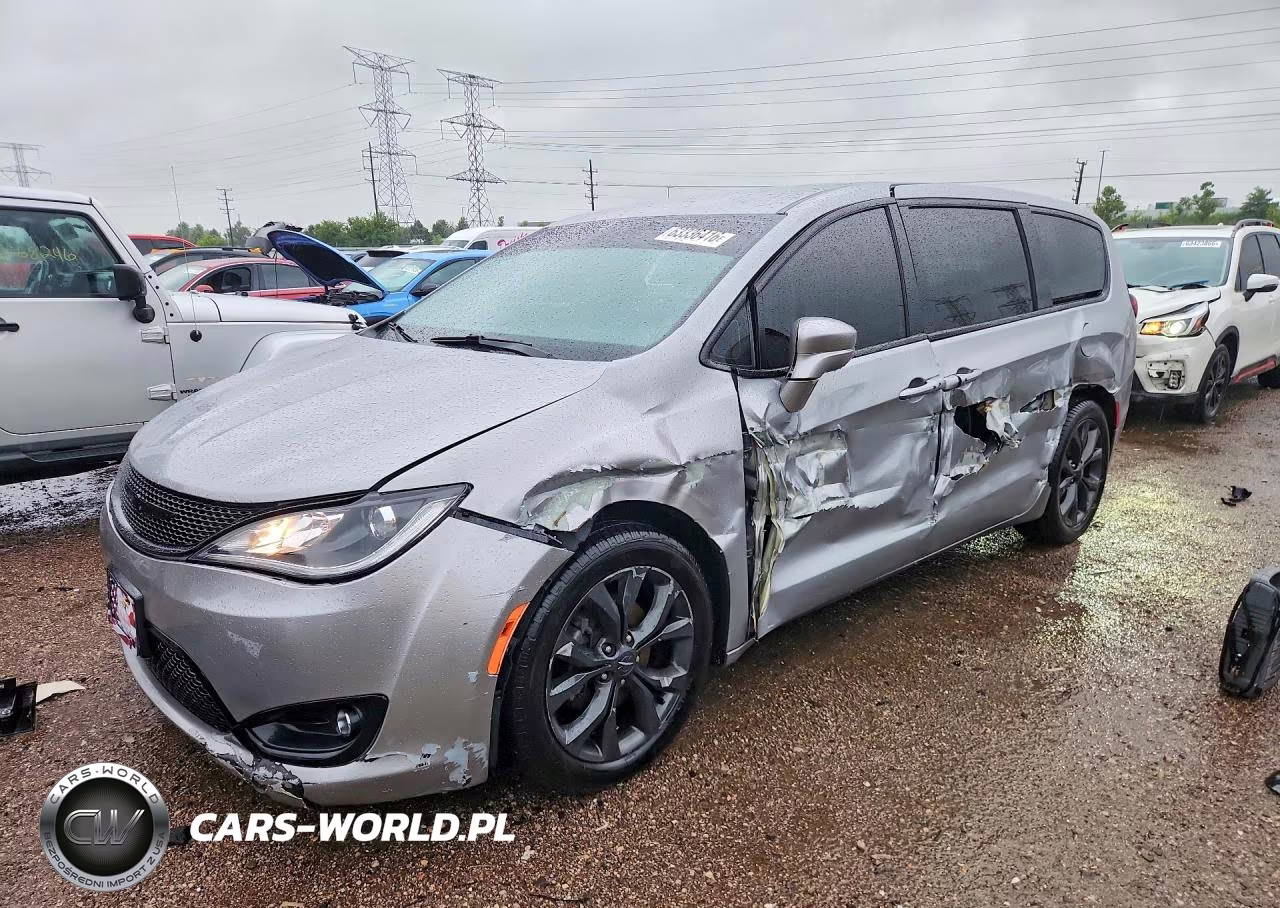 2018 Chrysler Pacifica Touring Plus VIN:2C4RC1FG2JR204511 - 1