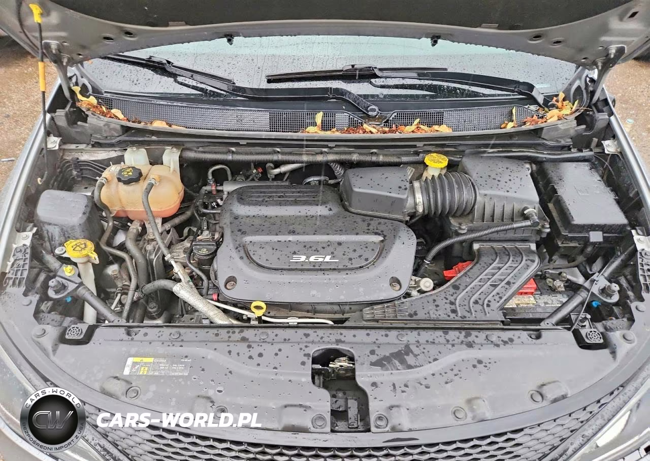 2018 Chrysler Pacifica Touring Plus VIN:2C4RC1FG2JR204511 - 12