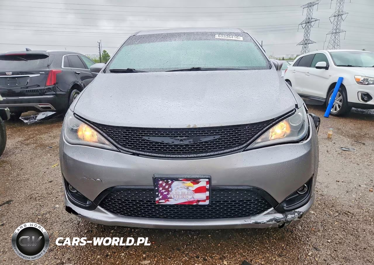 2018 Chrysler Pacifica Touring Plus VIN:2C4RC1FG2JR204511 - 5