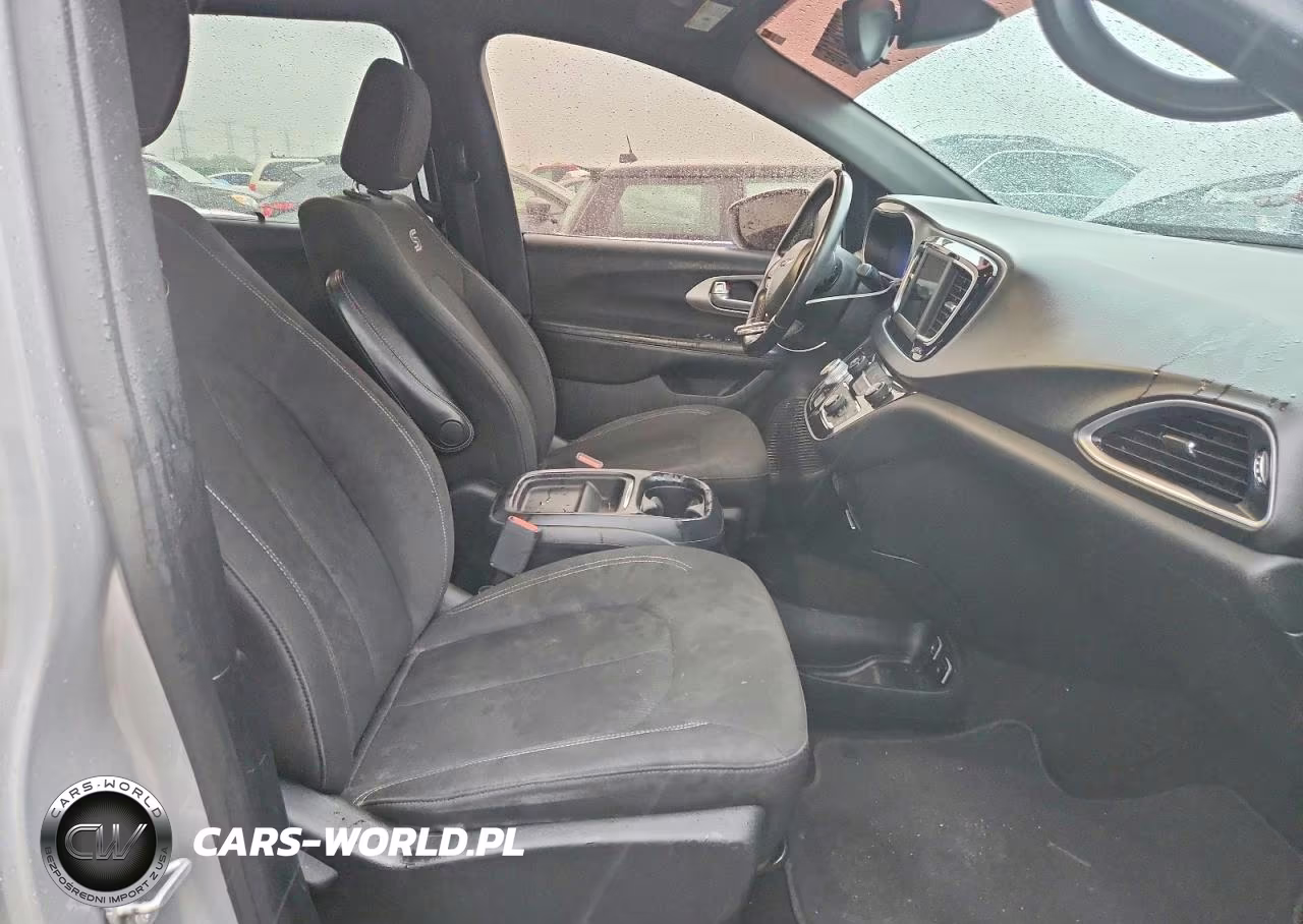 2018 Chrysler Pacifica Touring Plus VIN:2C4RC1FG2JR204511 - 7
