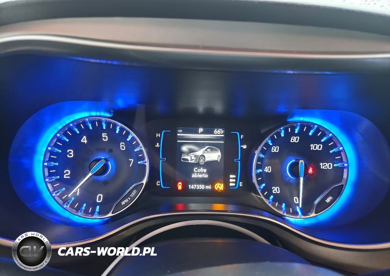 2018 Chrysler Pacifica Touring Plus VIN:2C4RC1FG2JR204511 - 9
