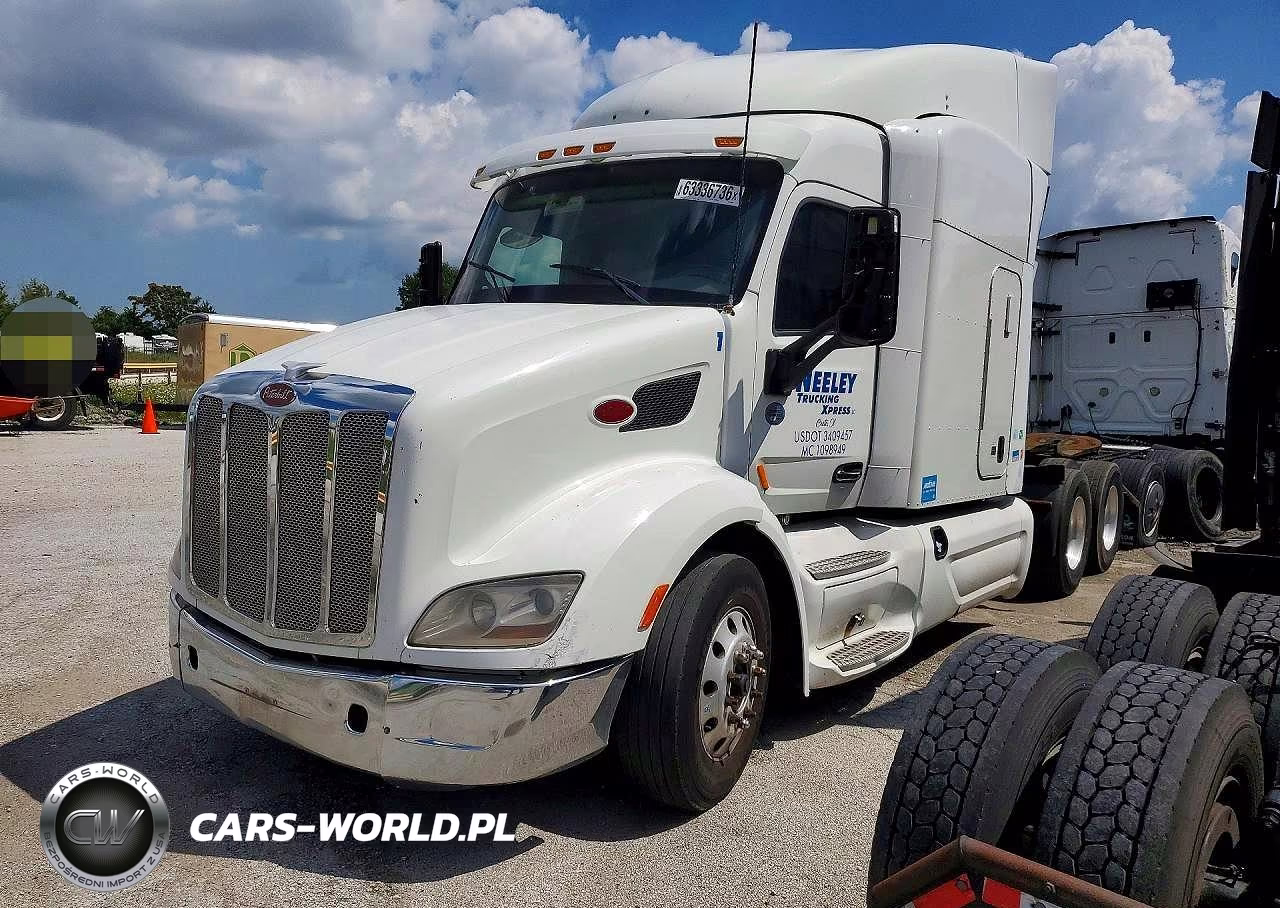 2015 Peterbilt 579 Semi Truck