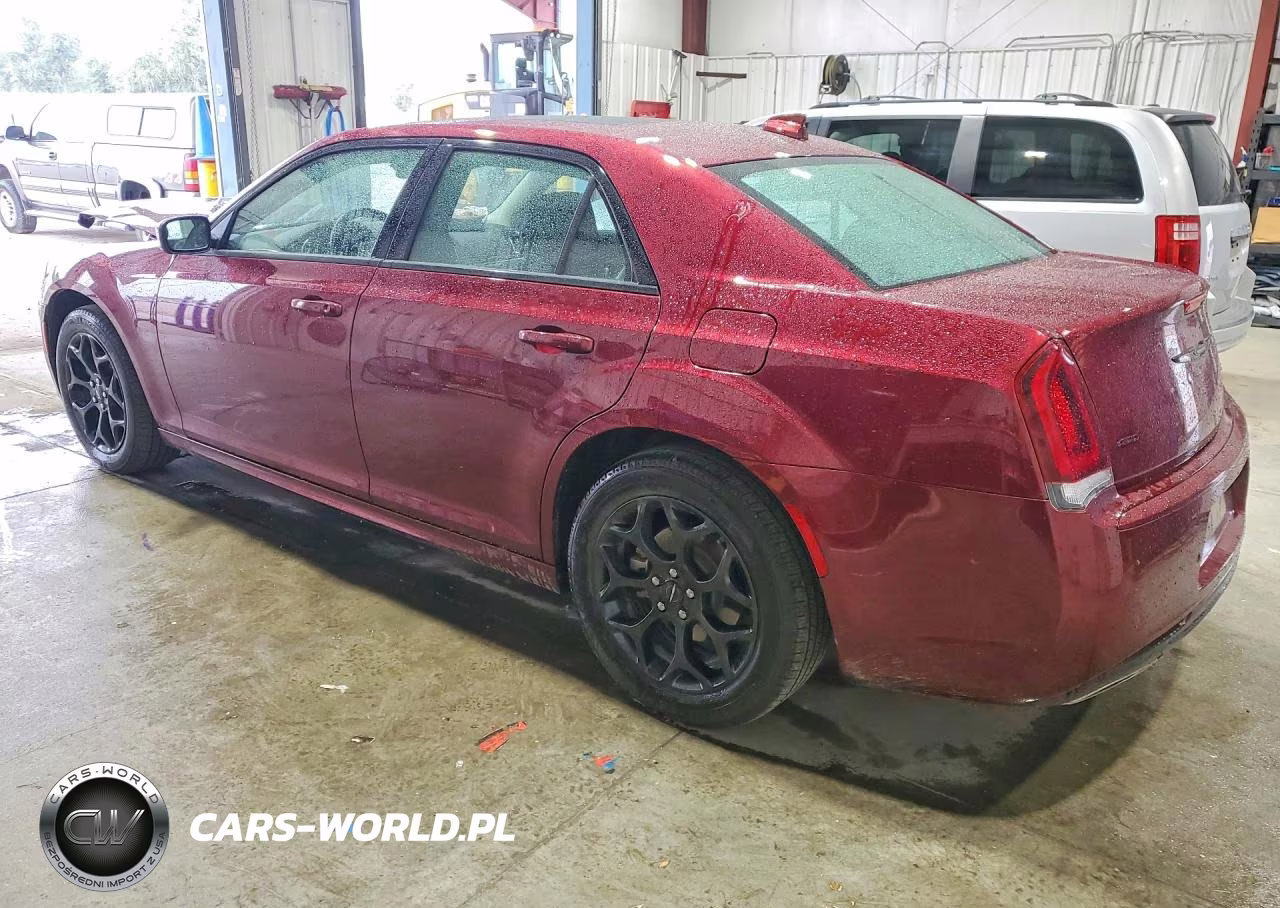 2023 Chrysler 300 Touring L VIN:2C3CCASG0PH677550 - 2