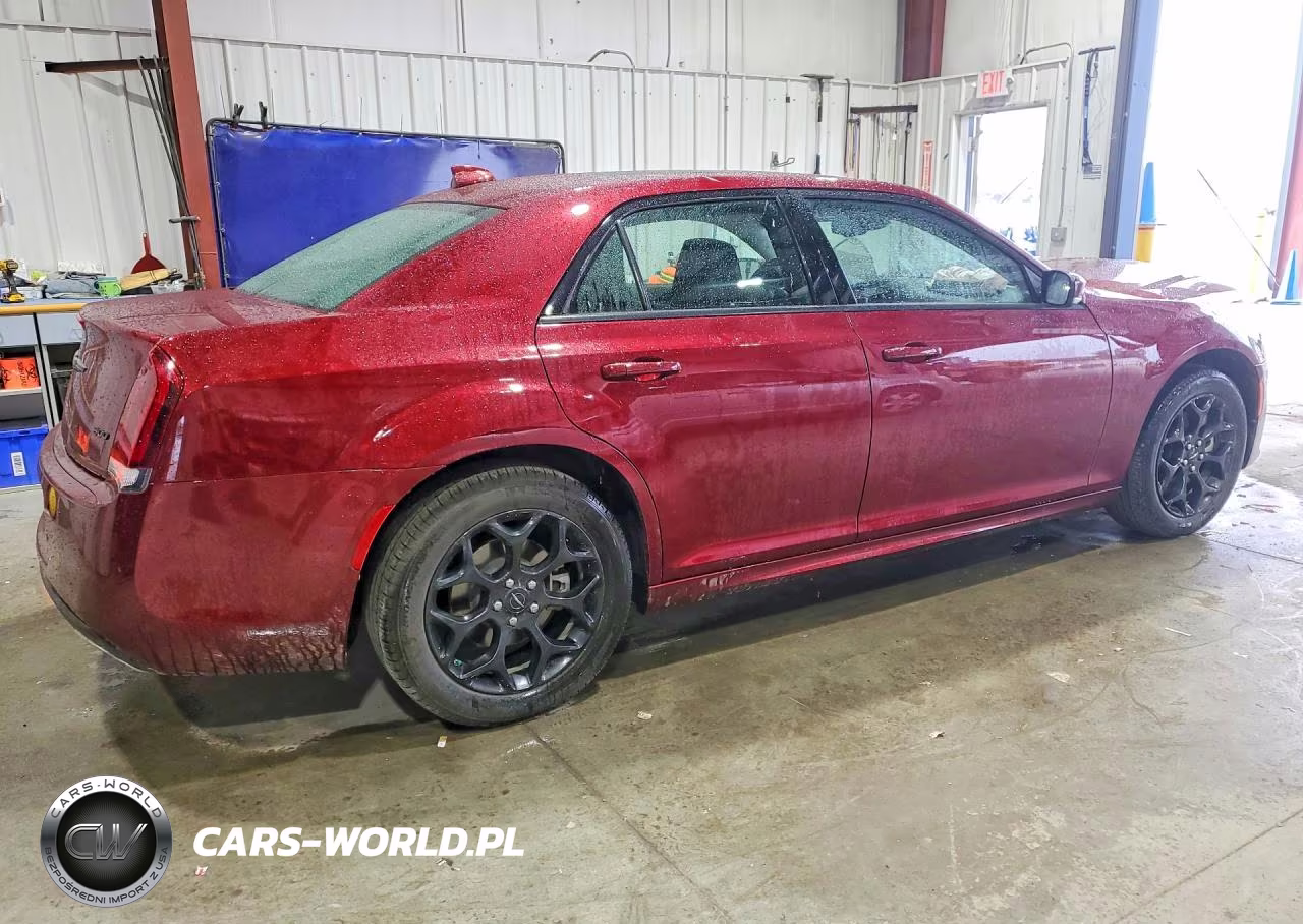 2023 Chrysler 300 Touring L VIN:2C3CCASG0PH677550 - 3