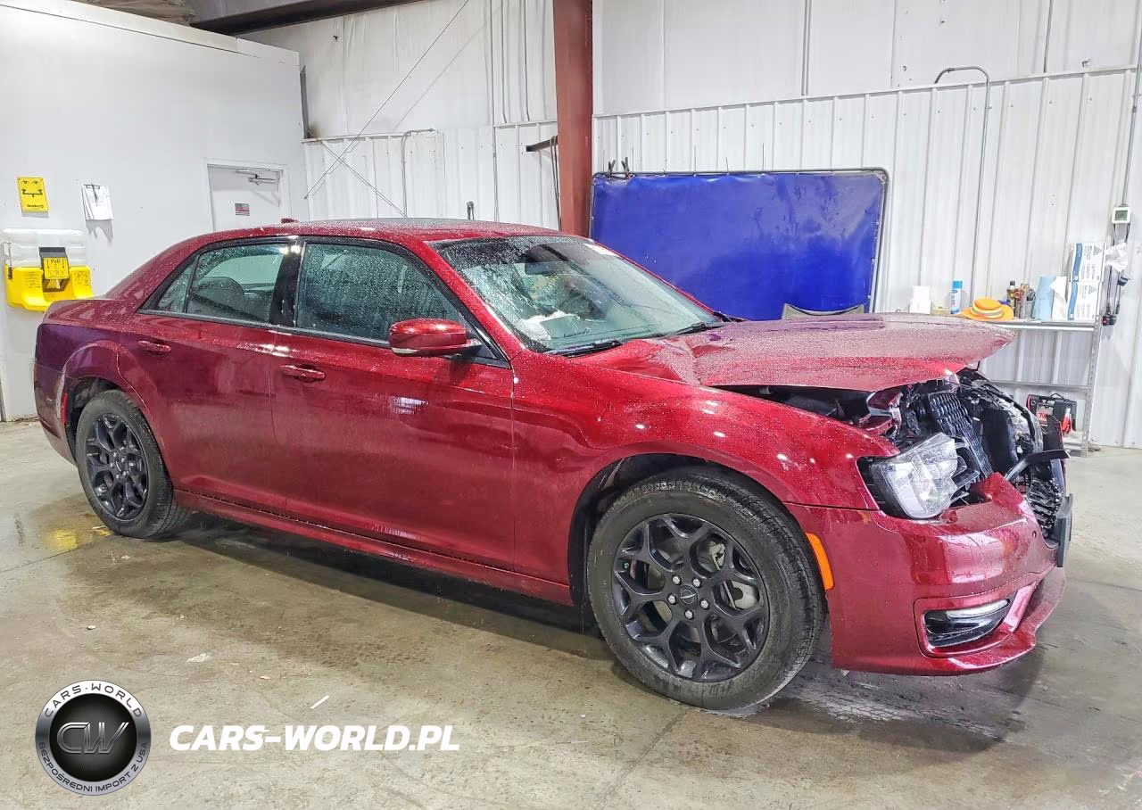 2023 Chrysler 300 Touring L VIN:2C3CCASG0PH677550 - 4