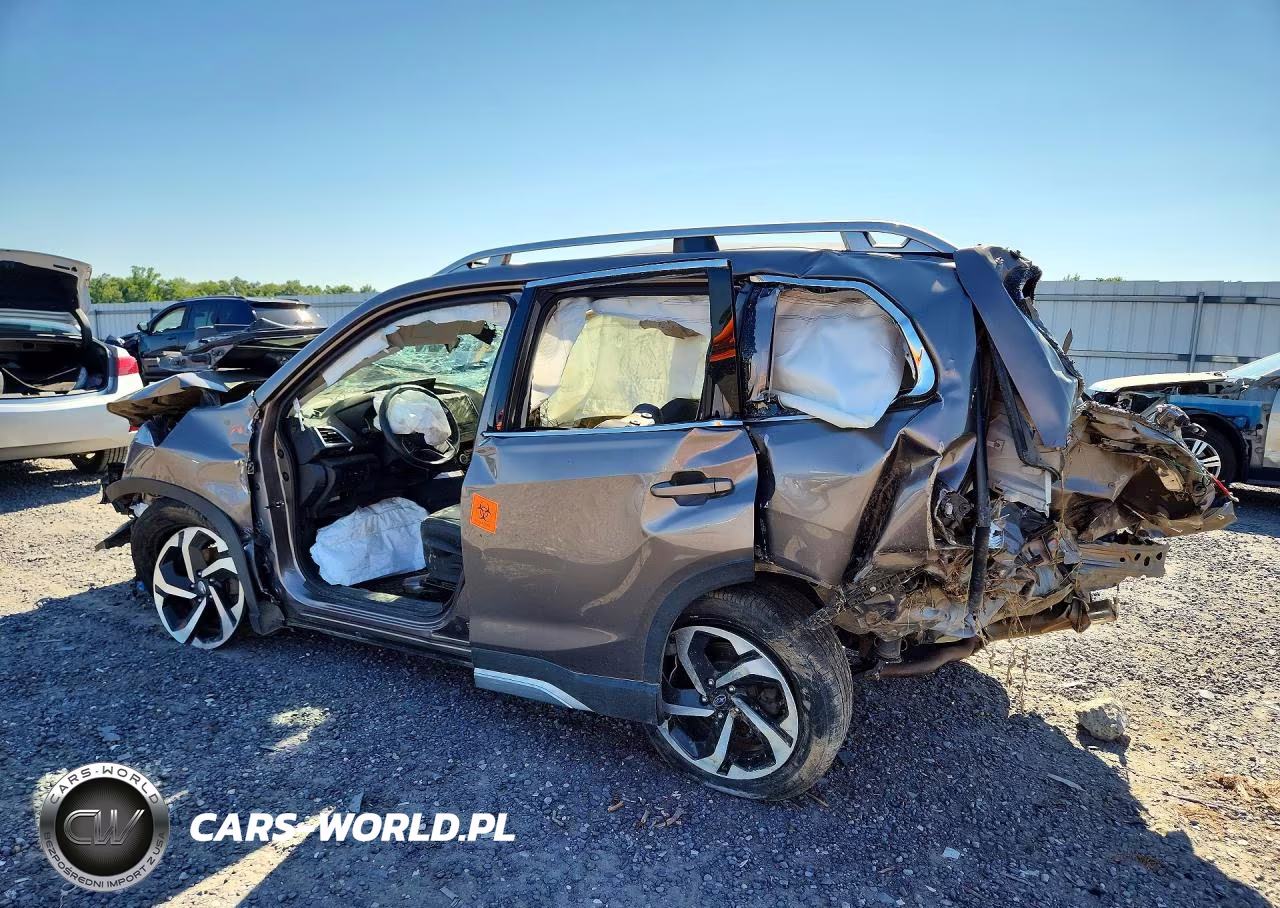 2023 Subaru Forester Touring VIN:JF2SKARC4PH429158 - 2
