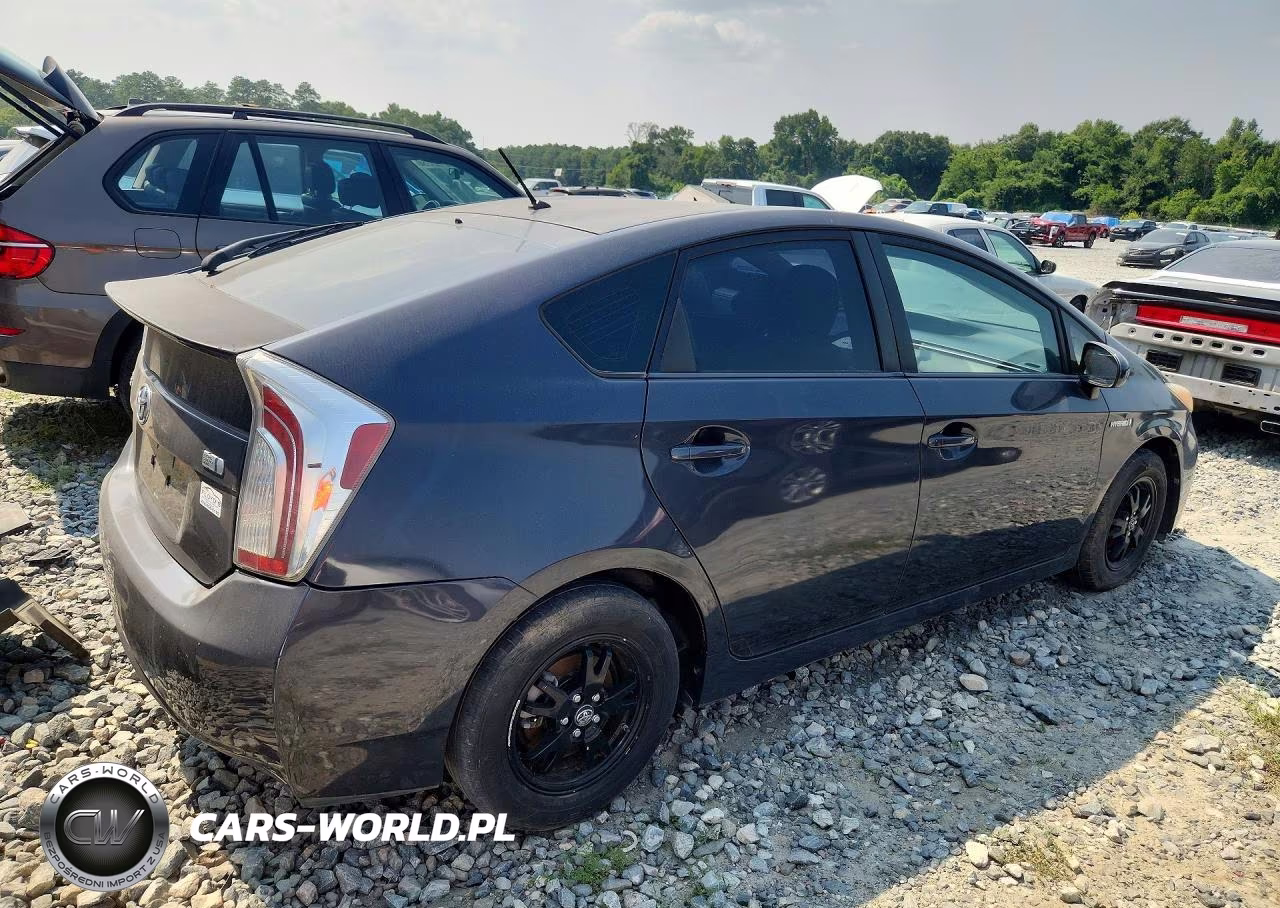 2013 Toyota Prius Two VIN:JTDKN3DU0D1716115 - 3