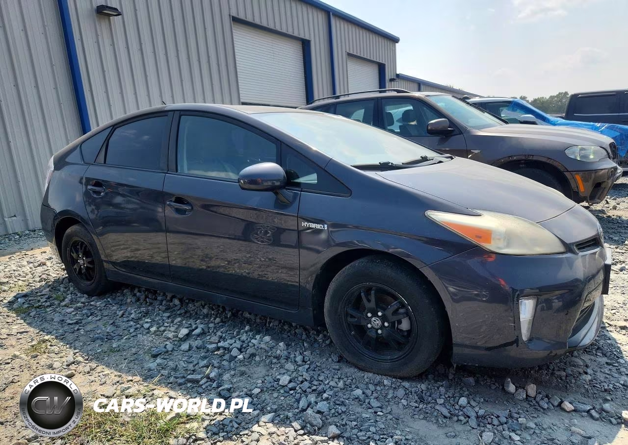 2013 Toyota Prius Two VIN:JTDKN3DU0D1716115 - 4