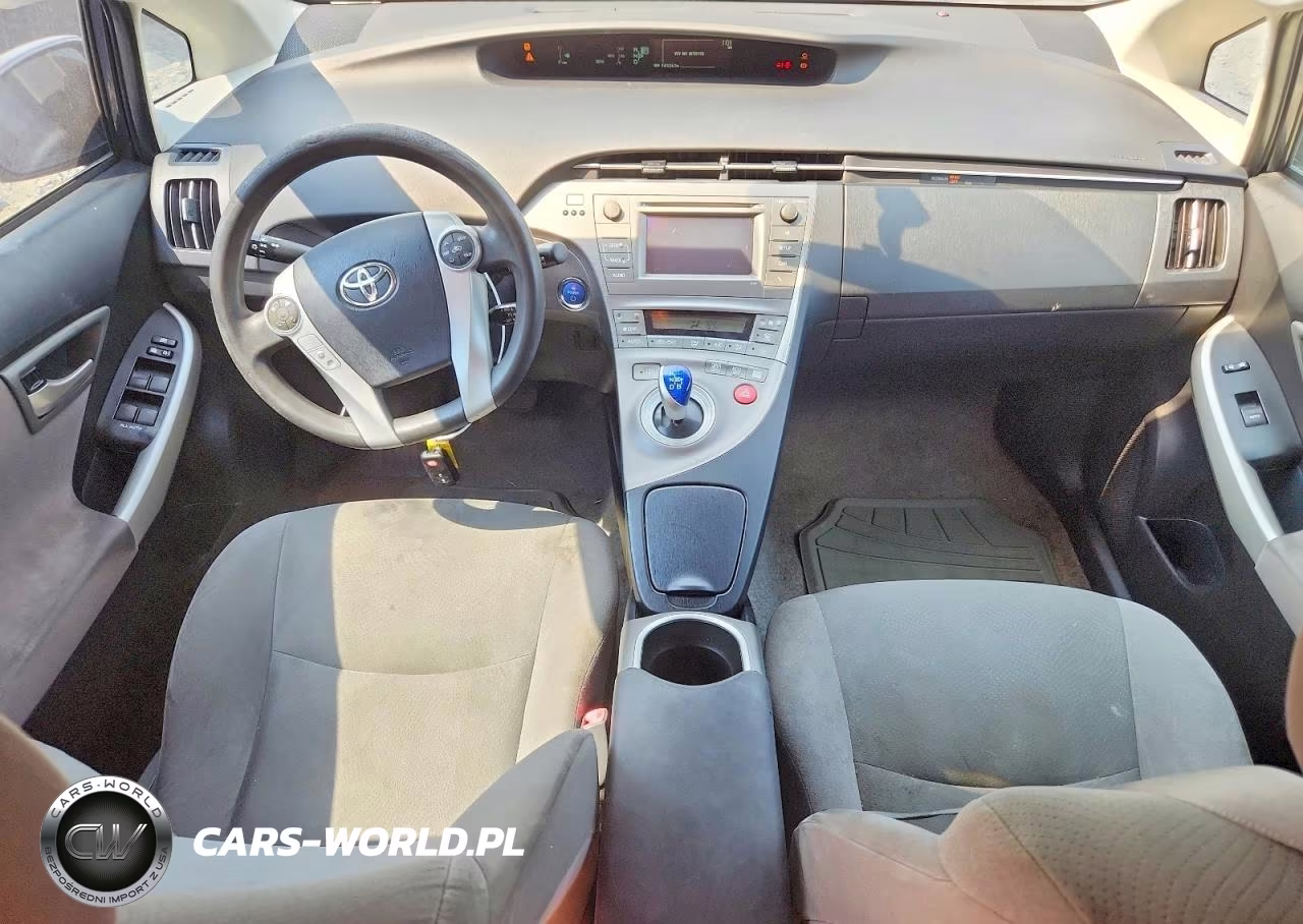 2013 Toyota Prius Two VIN:JTDKN3DU0D1716115 - 8