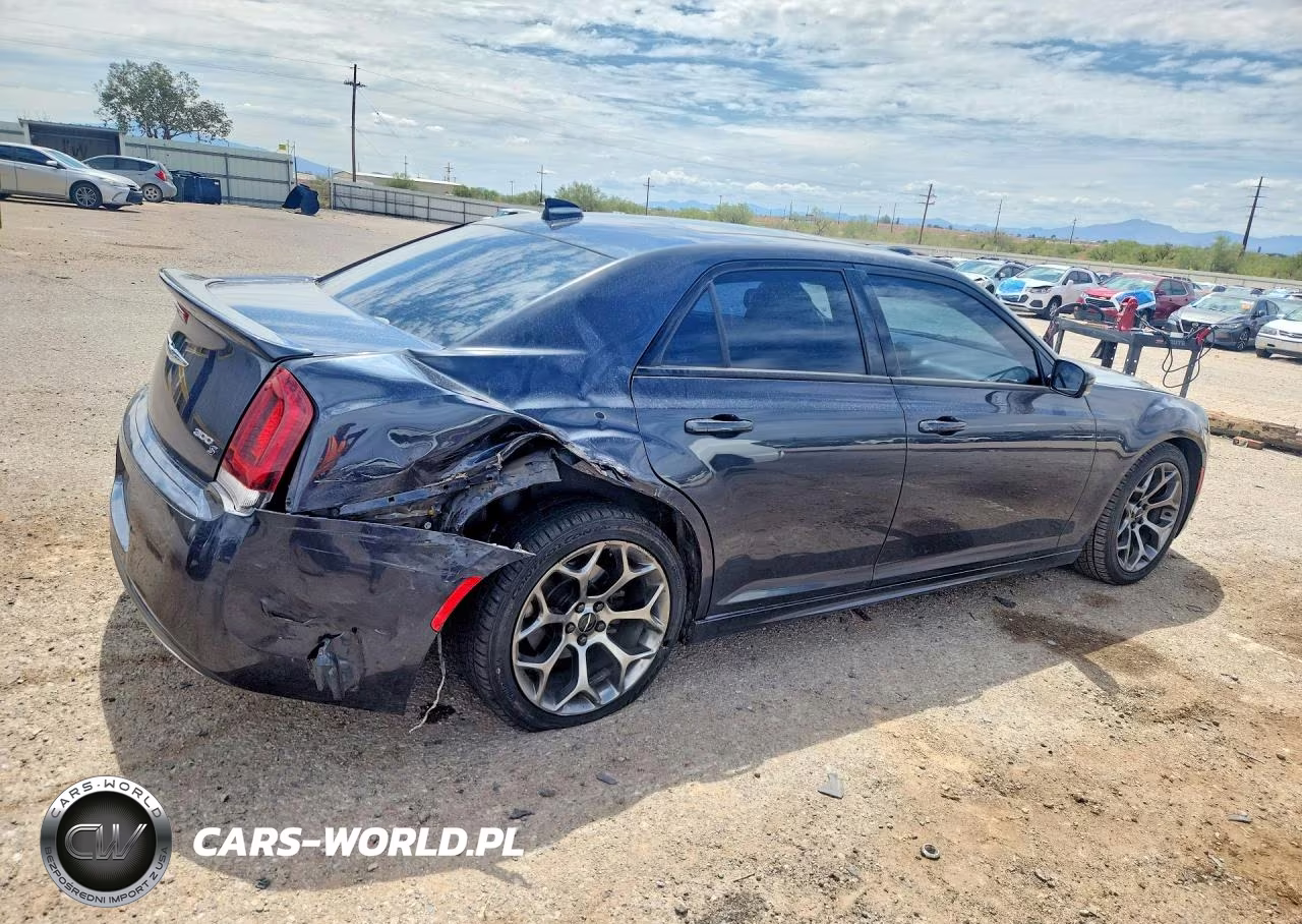 2018 Chrysler 300 S VIN:2C3CCABG7JH240457 - 3