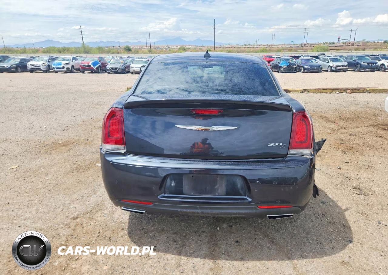 2018 Chrysler 300 S VIN:2C3CCABG7JH240457 - 6