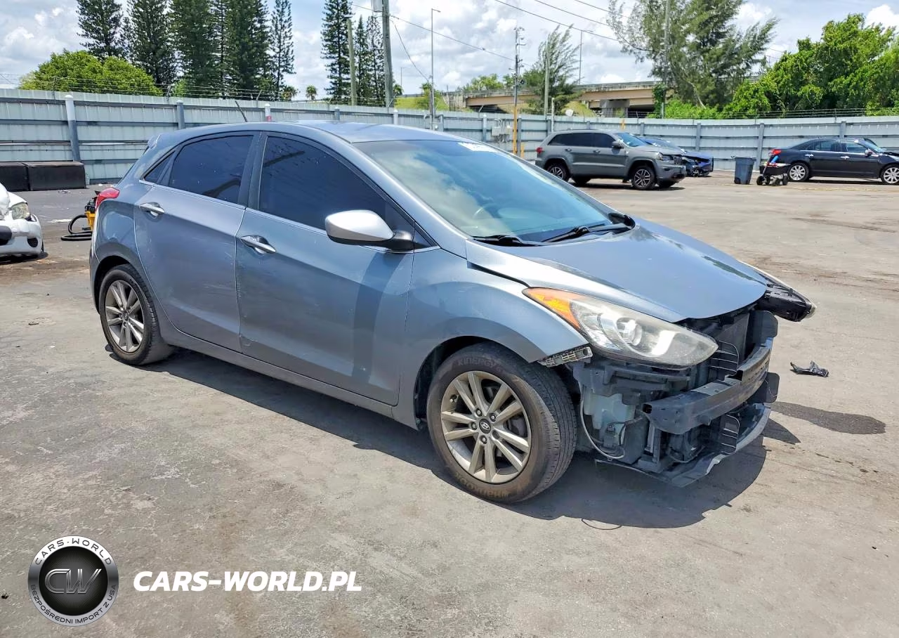 2017 Hyundai Elantra Gt Base VIN:KMHD35LH2HU383124 - 4