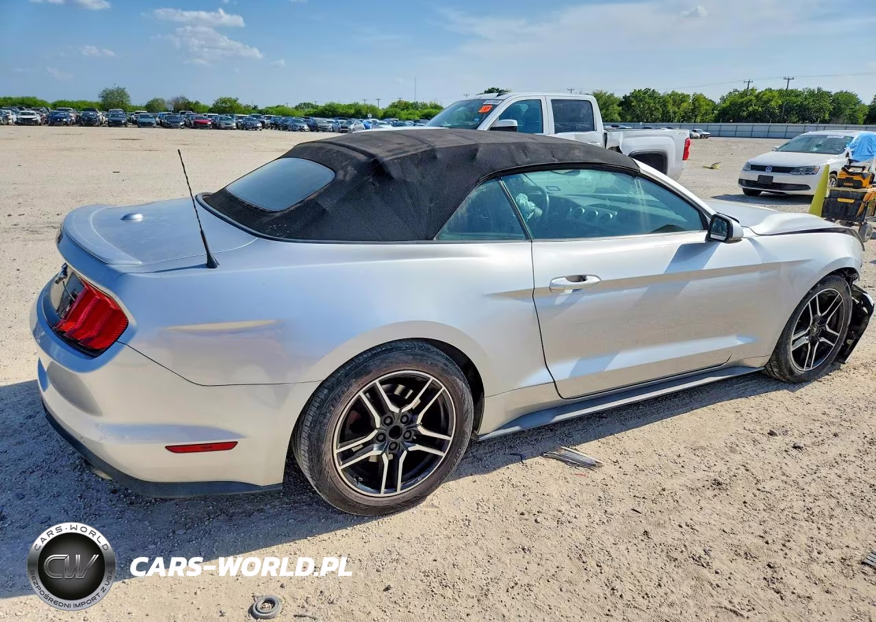 2018 Ford Mustang VIN:1FATP8UH4J5111779 - 3