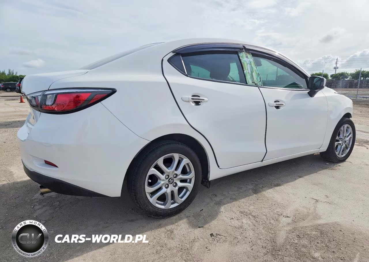 2018 Toyota Yaris Ia Base VIN:3MYDLBYV3JY326565 - 3
