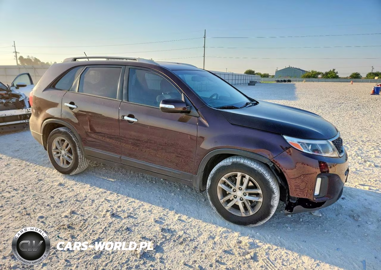 2015 Kia Sorento VIN:5XYKT3A67FG580063 - 4
