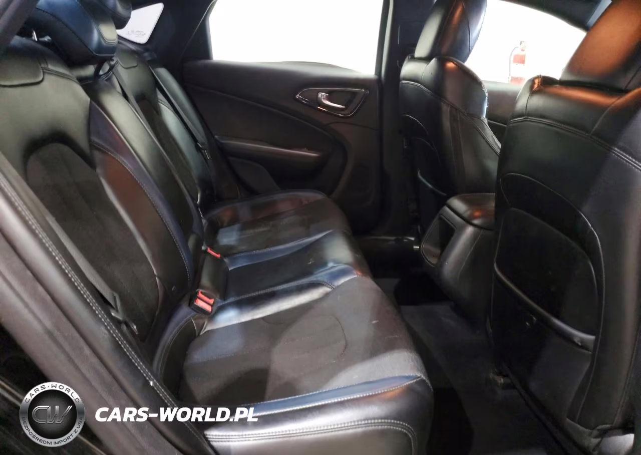 2015 Chrysler 200 S VIN:1C3CCCBB2FN511682 - 10