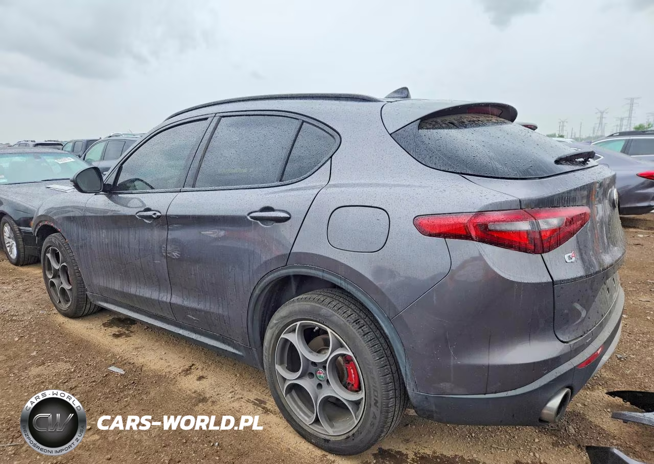 2018 Alfa Romeo Stelvio Sport VIN:ZASFAKPN0J7C21117 - 2