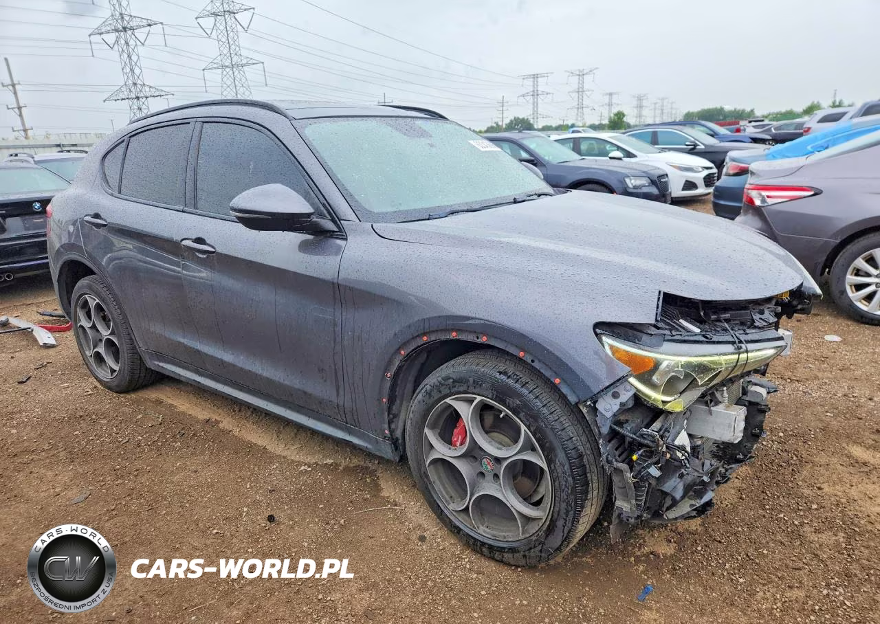 2018 Alfa Romeo Stelvio Sport VIN:ZASFAKPN0J7C21117 - 4