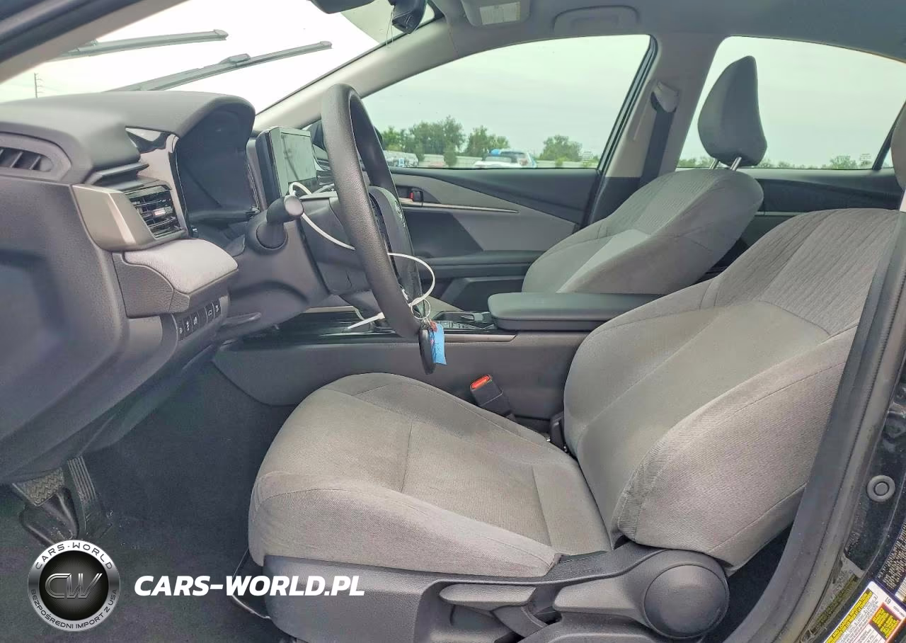 2025 Toyota Camry Le VIN:4T1DAACK6SU136352 - 7