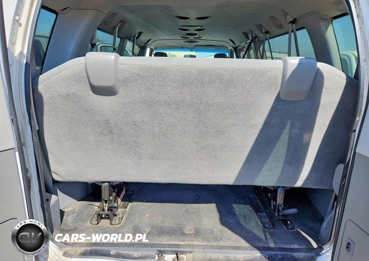 2011 Ford Econoline E350 Super Duty Wagon VIN:1FBSS3BL6BDB07453 - 10