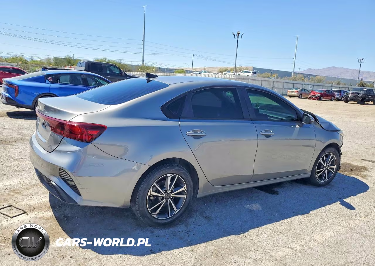 2023 Kia Forte Lxs VIN:3KPF24ADXPE506210 - 3