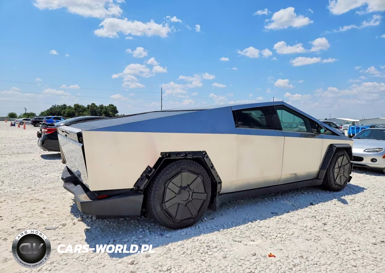 2025 Tesla Cybertruck VIN:7G2CEHED6SA076023 - 3