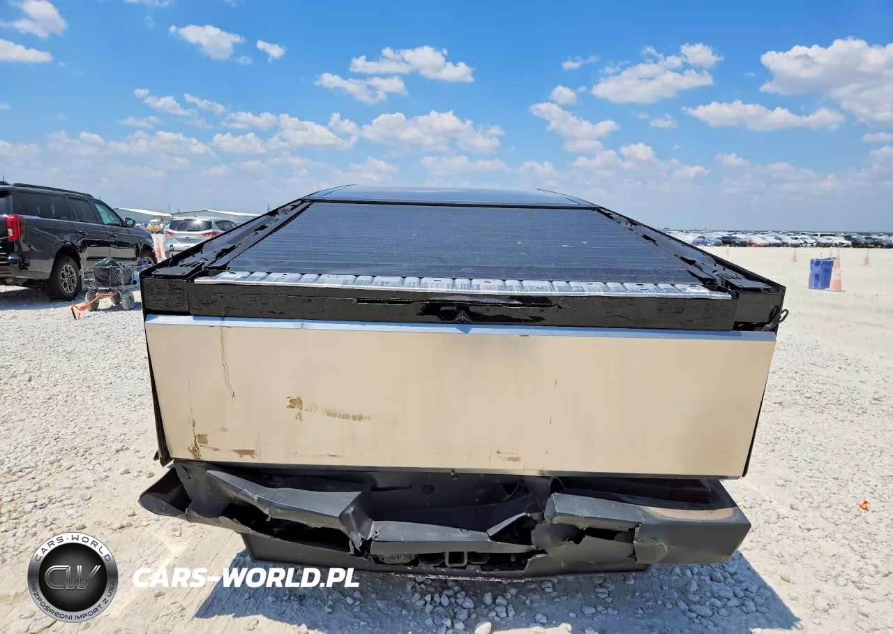 2025 Tesla Cybertruck VIN:7G2CEHED6SA076023 - 6