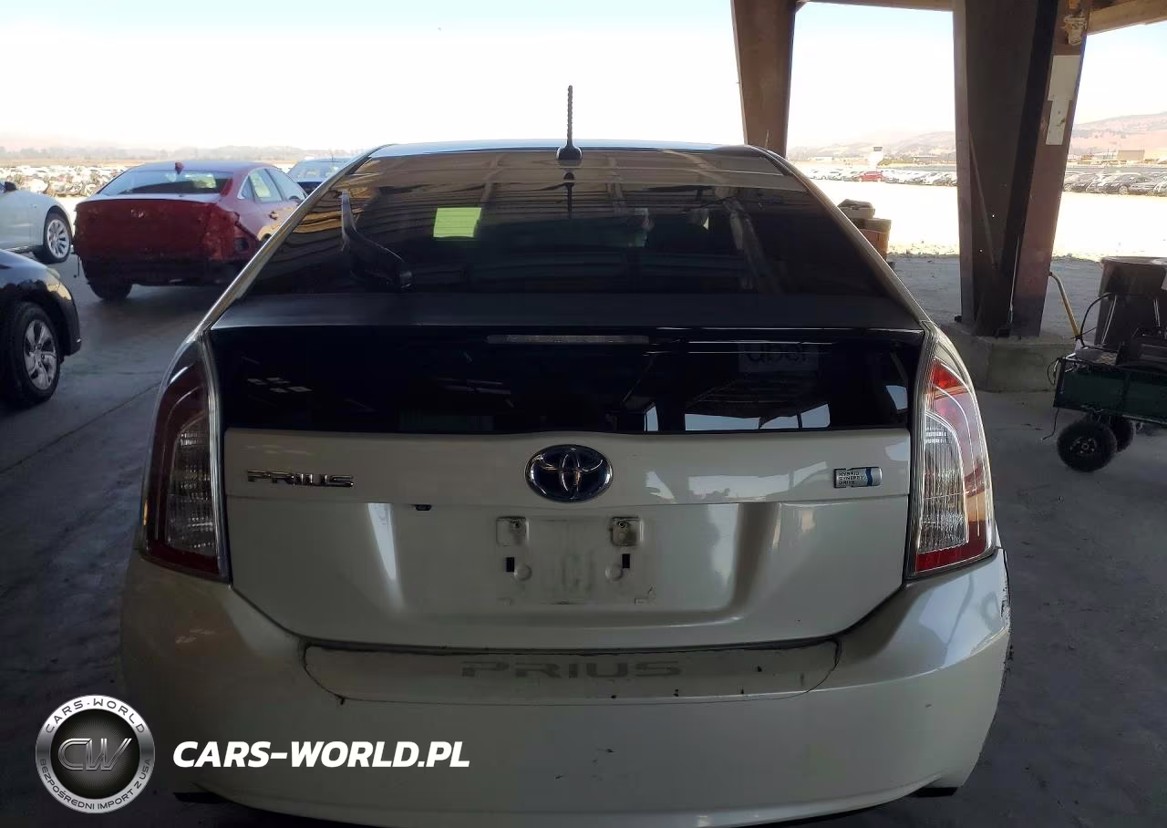 2013 Toyota Prius Three VIN:JTDKN3DU4D1713119 - 6