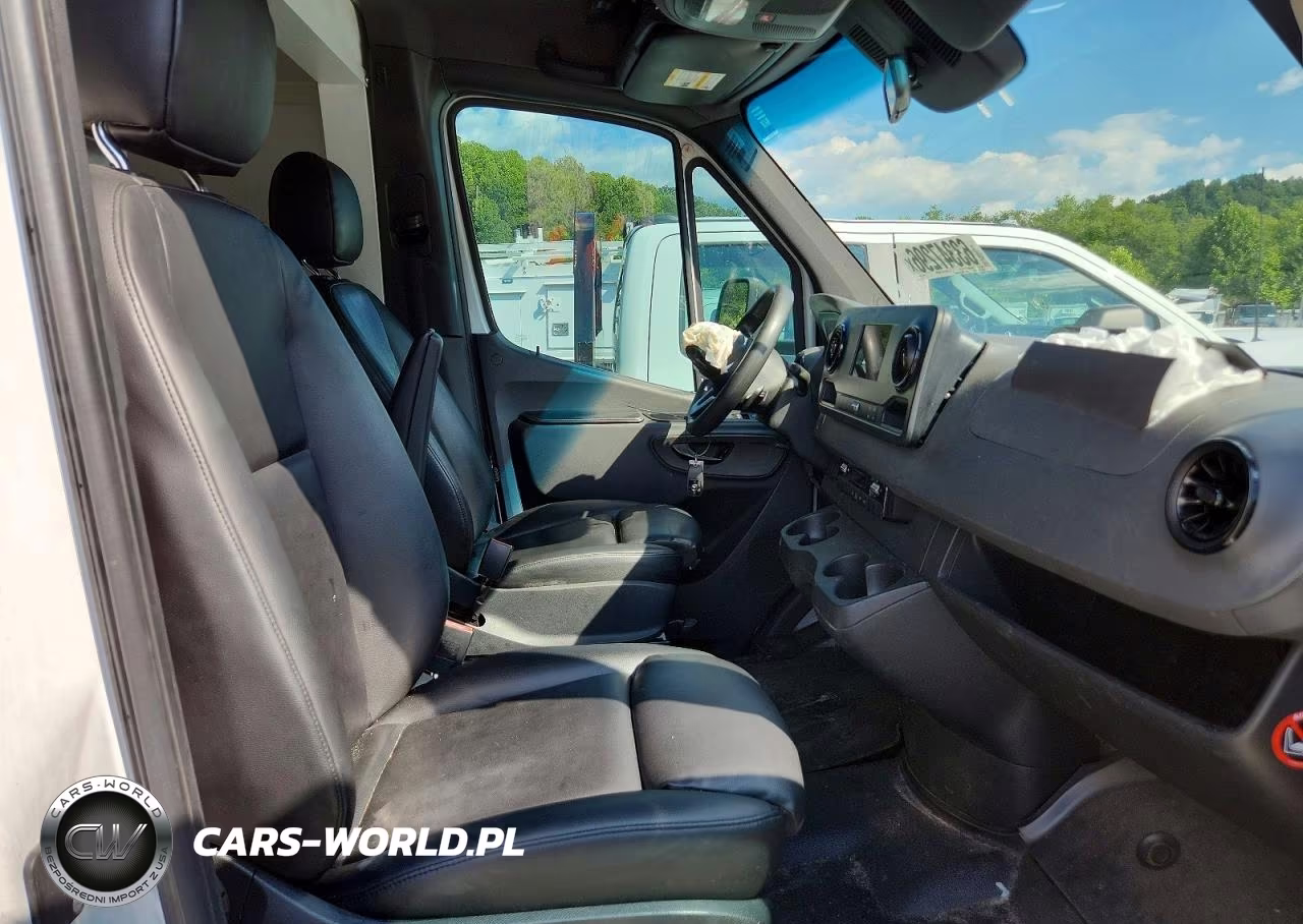 2019 Mercedes-Benz Sprinter Box Truck VIN:WDAPF4CD7KN032598 - 10