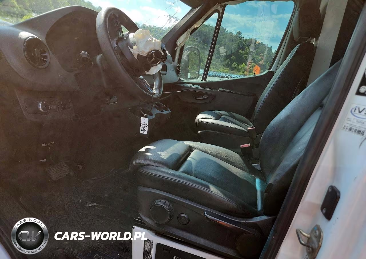 2019 Mercedes-Benz Sprinter Box Truck VIN:WDAPF4CD7KN032598 - 7