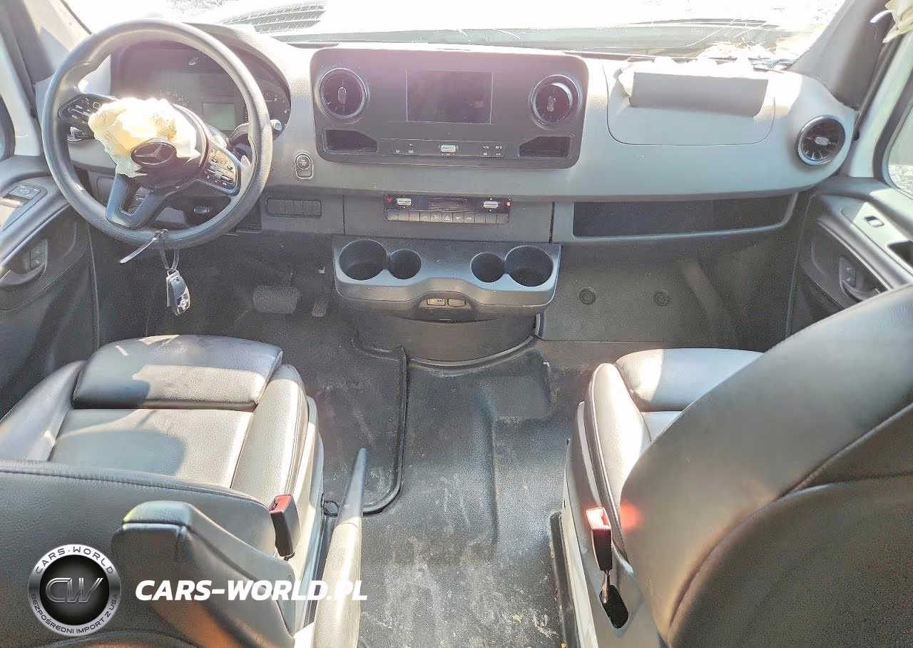 2019 Mercedes-Benz Sprinter Box Truck VIN:WDAPF4CD7KN032598 - 8