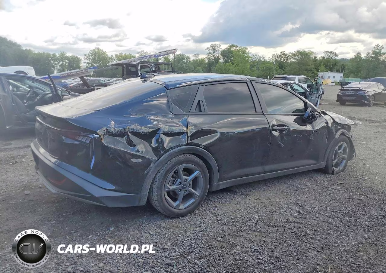 2025 Kia K4 Lxs VIN:3KPFT4DE4SE220735 - 3
