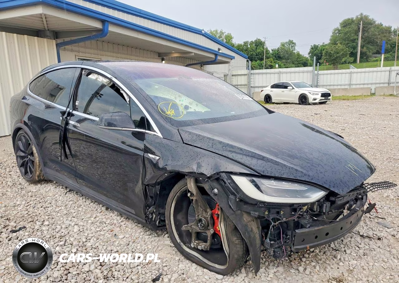 2016 Tesla Model X VIN:5YJXCAE43GF000898 - 4