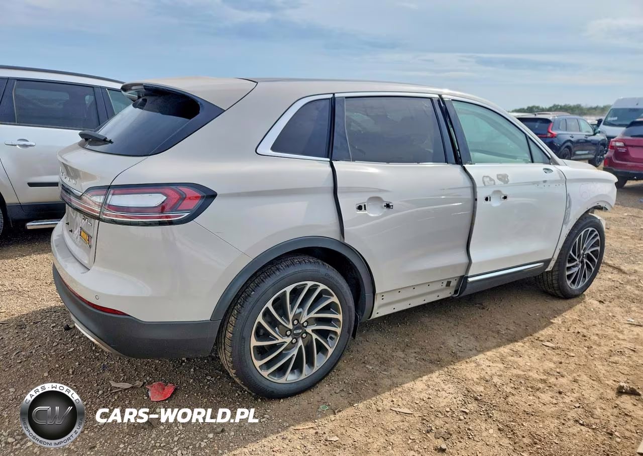 2019 Lincoln Nautilus Reserve VIN:2LMPJ8LPXKBL41264 - 3