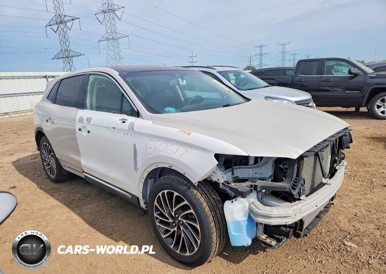 2019 Lincoln Nautilus Reserve VIN:2LMPJ8LPXKBL41264 - 4